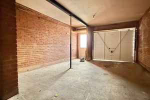 Large Garage- click for photo gallery
